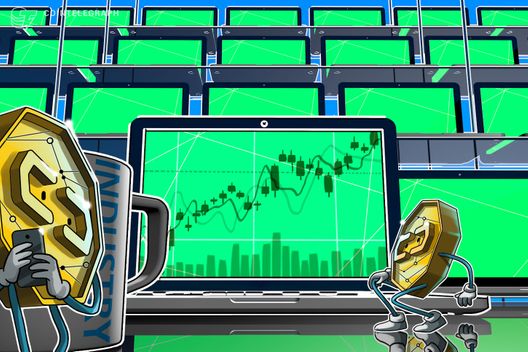 Bitcoin Hovers Near $7K, As Wider Market Tips Back Into The Green