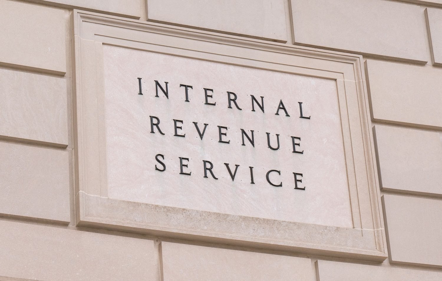 US Lawmakers ‘Strongly Urge’ IRS To Update Crypto Tax Guidance