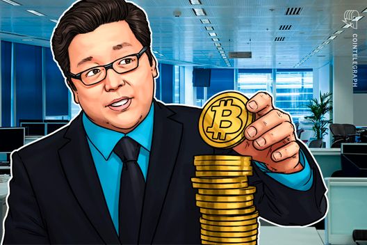 Tom Lee Maintains $15,000 Year-End BTC Prediction Despite Market Crash