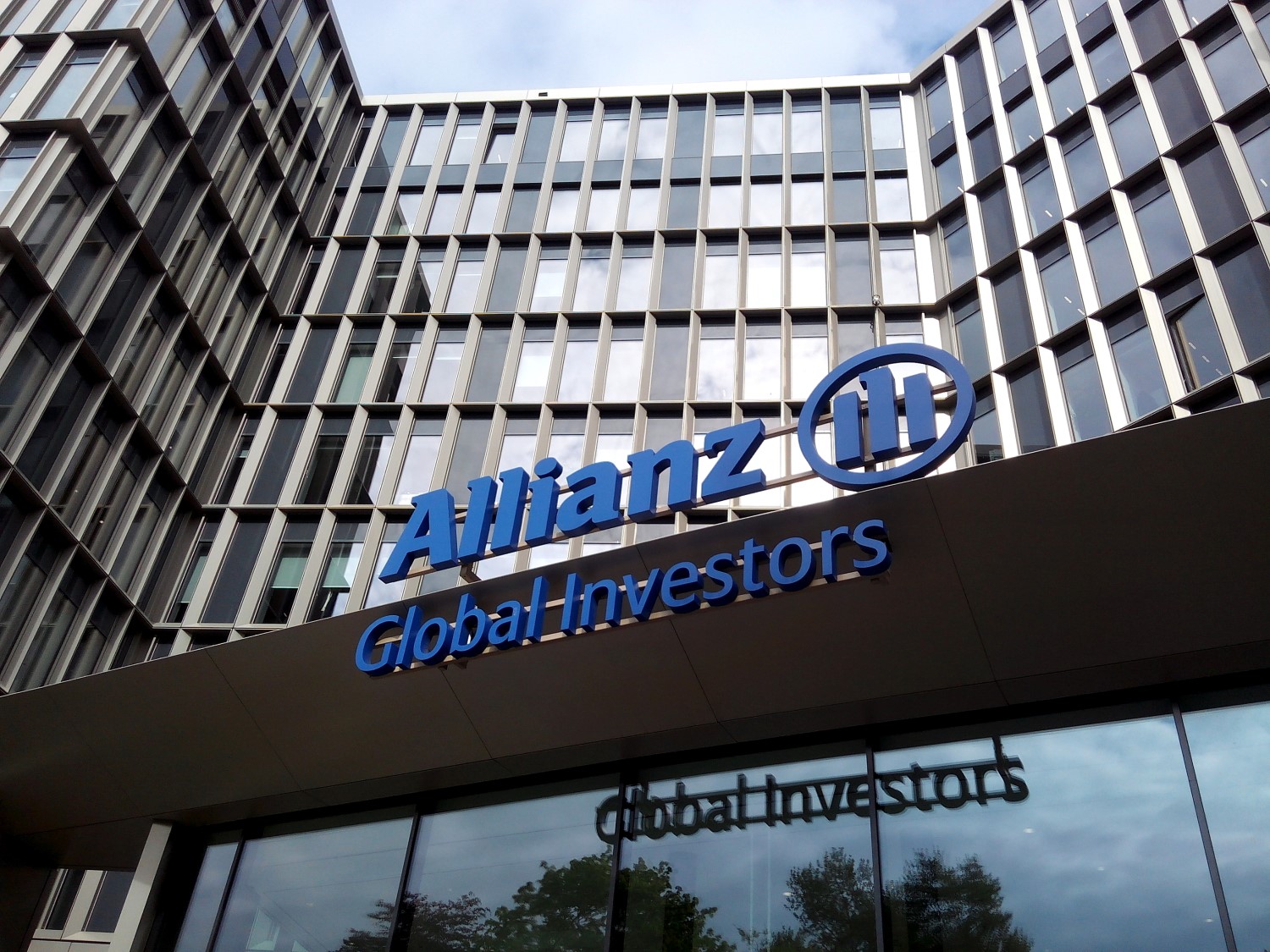 Allianz Global Investors Chief Calls For Cryptocurrency Ban