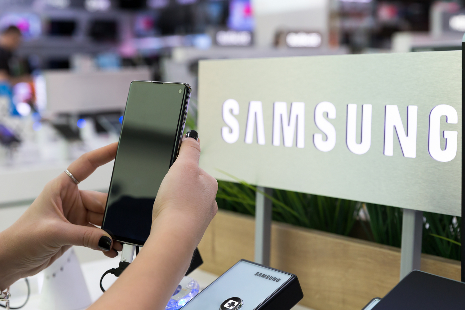 Samsung Invests $2.9 Million In Crypto Hardware Startup Ledger