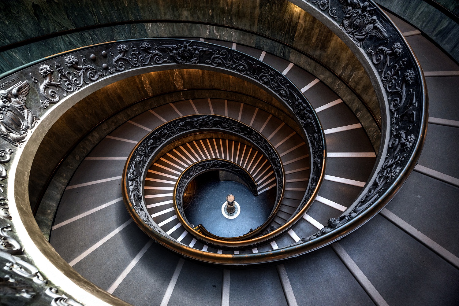 Bitcoin Eyes $9K Price Support After Drop To One-Month Lows