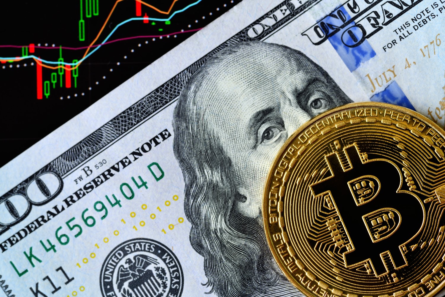 Key Indicator Turns Bullish As Bitcoin Struggles To Break Above $10K