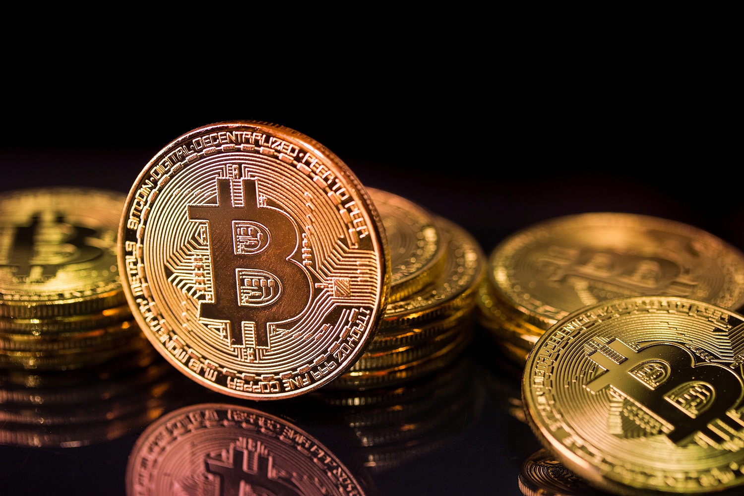 Bitcoin Eyes First Monthly Price Gain Since June