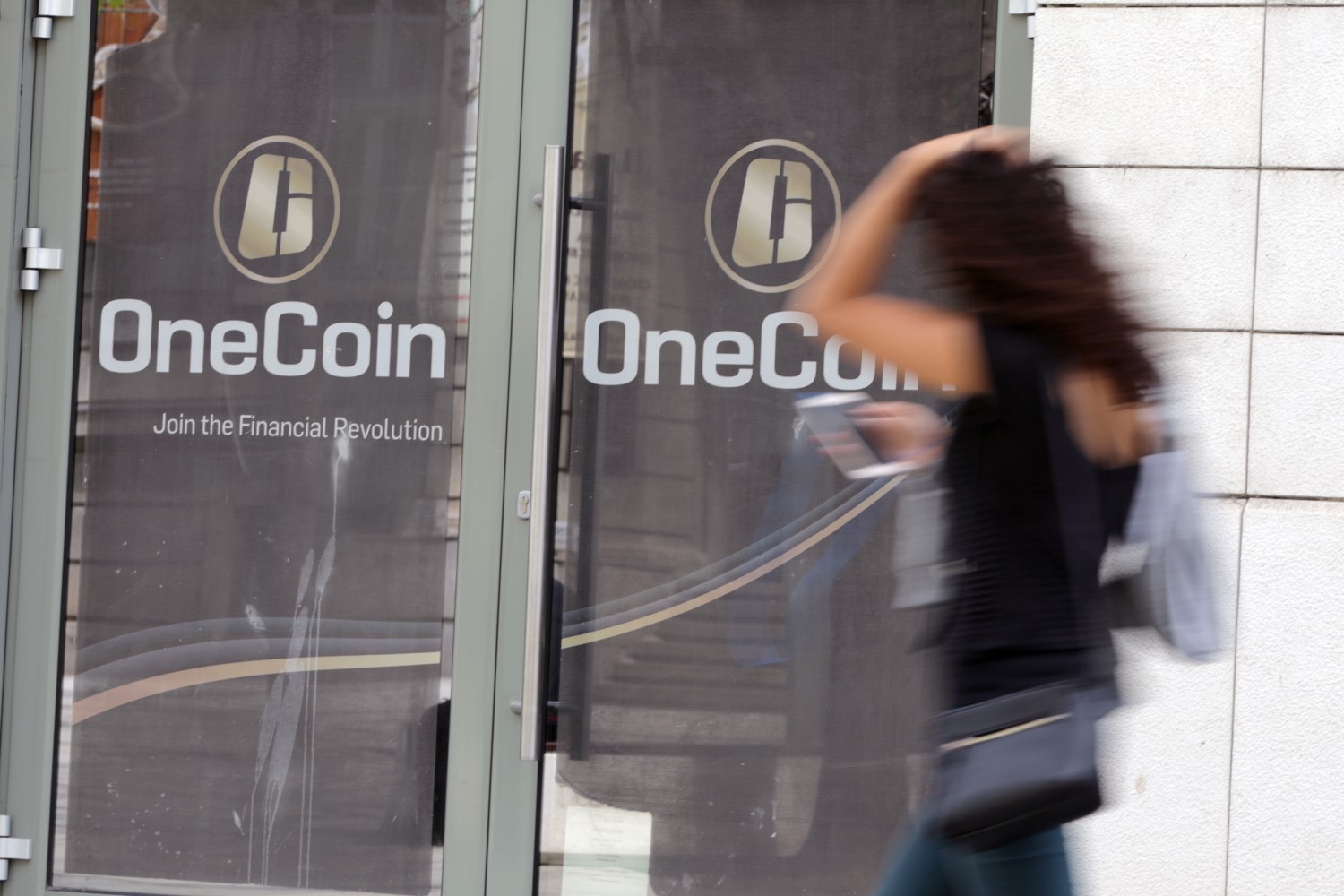 Crypto-ponzi-onecoin-may-have-used-flood-of-fake-reviews-to-boost-ailing-image