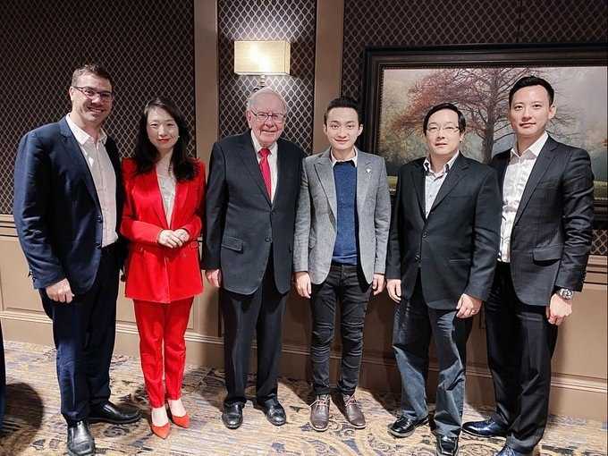 Tron’s-justin-sun-(finally)-gets-$4.5m-dinner-with-warren-buffett