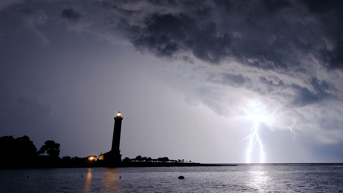 Bitcoin-wallet-electrum-now-supports-lightning,-watchtowers-and-submarine-swaps