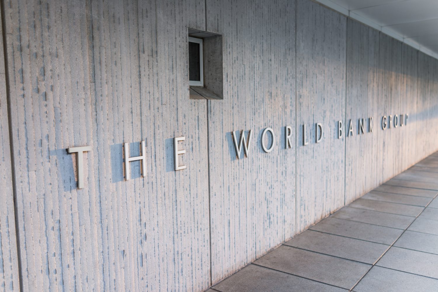 World-bank-investigates-smart-contracts-as-financial-tools,-with-mixed-results