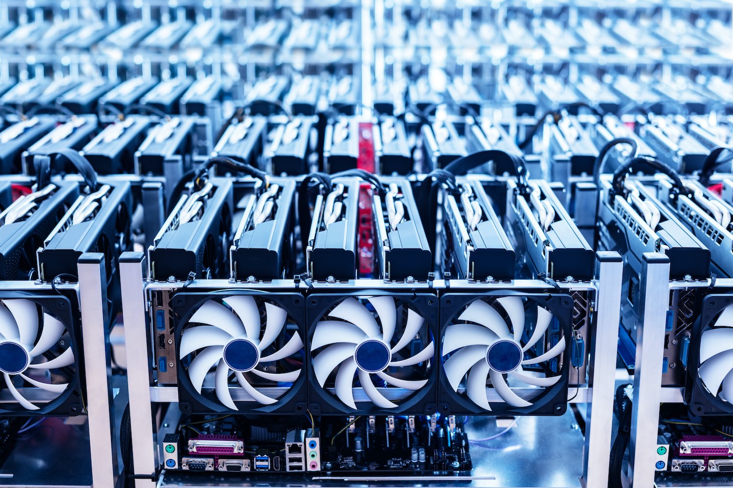 First-mover:-bitcoin-miners-find-upgrade-financing-aplenty,-even-as-prices-languish