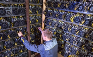 Bitcoin-price-holds-below-$12k-even-as-hash-rate-hits-all-time-high