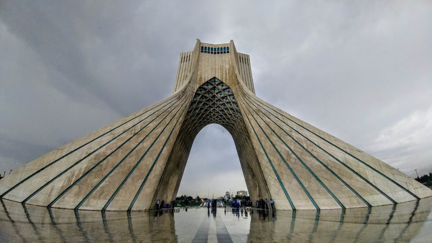 Iran-is-ripe-for-bitcoin-adoption,-even-as-government-clamps-down-on-mining