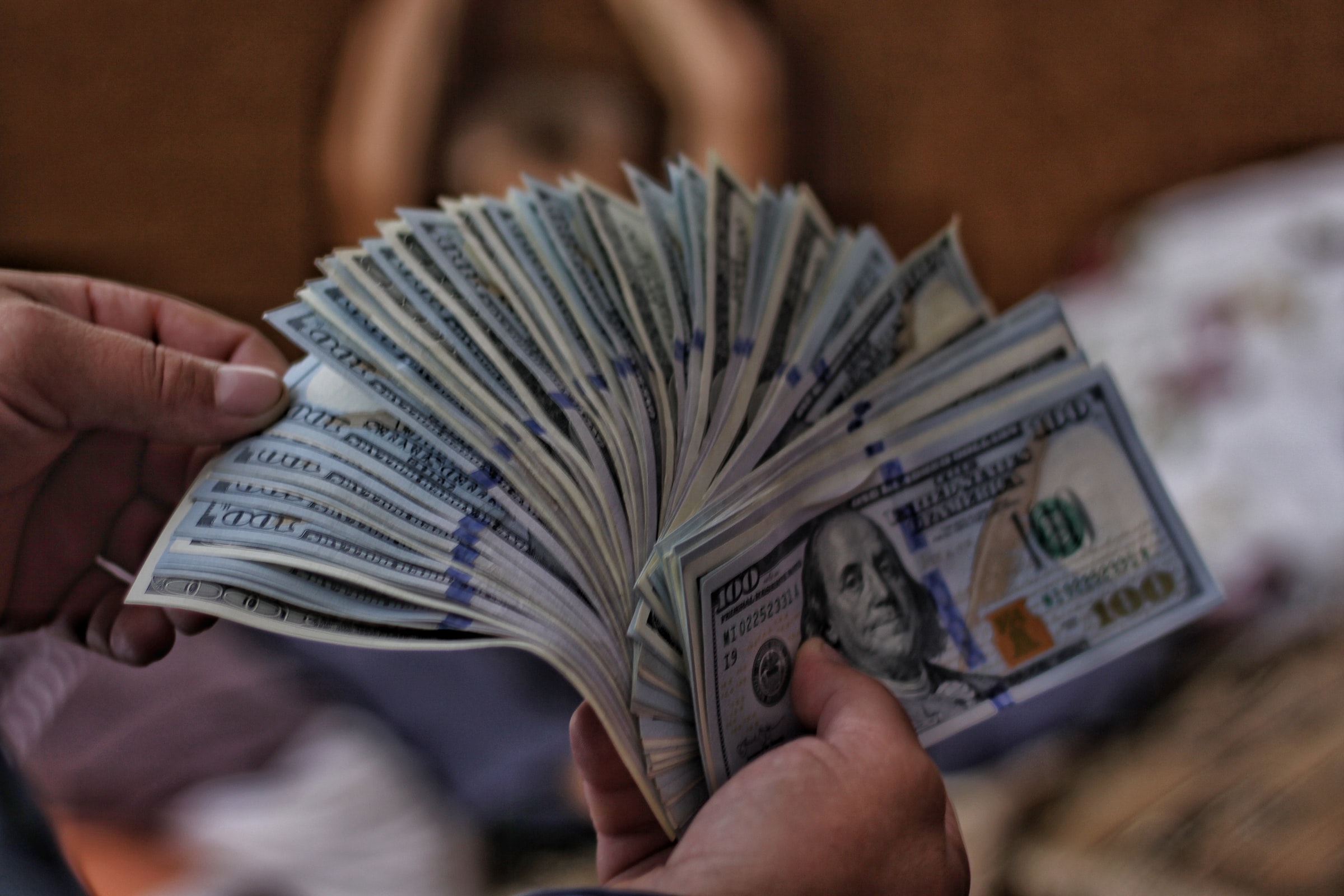 Blockchain-bites:-makerdao’s-do-or-dai-moment,-bitcoin-in-africa,-dollar-trends-up