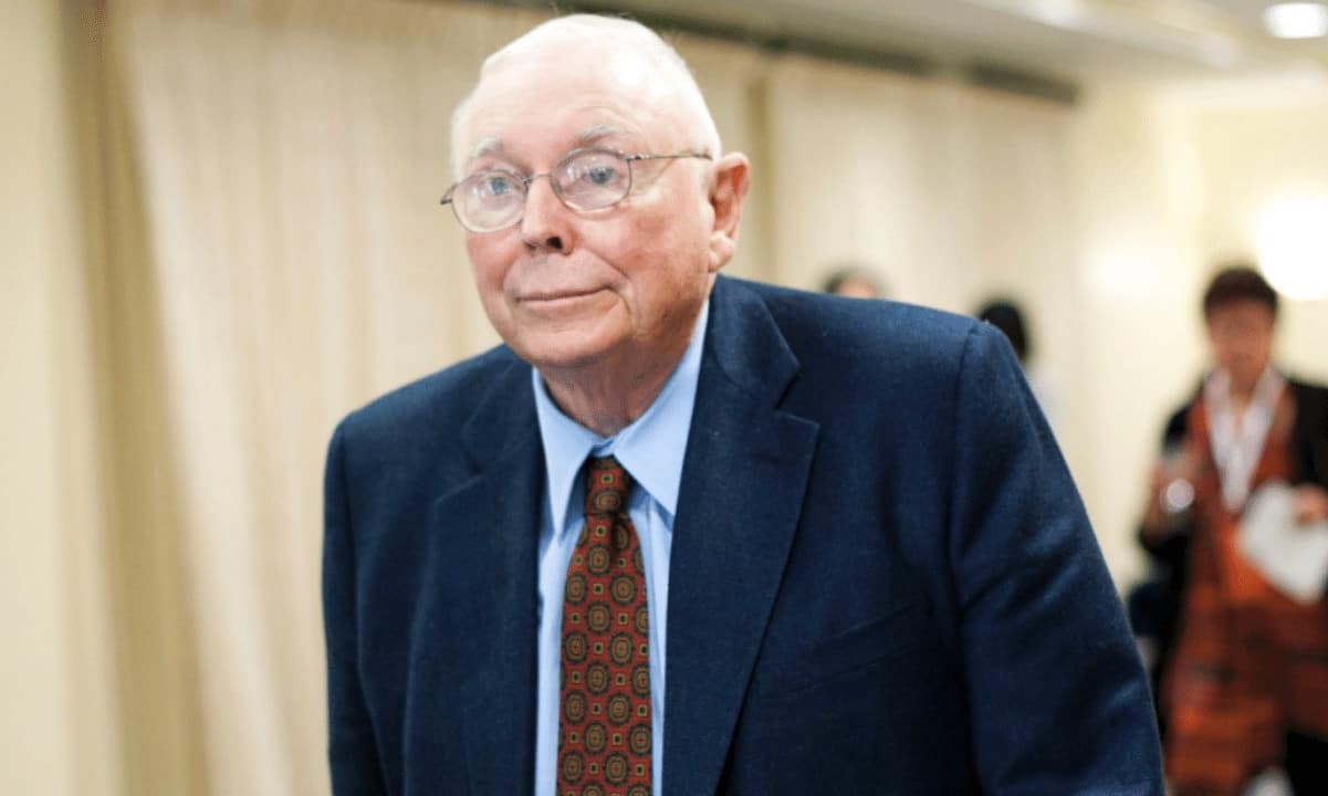 Charlie-munger-compared-bitcoin-to-gold-but-he-won’t-buy-either