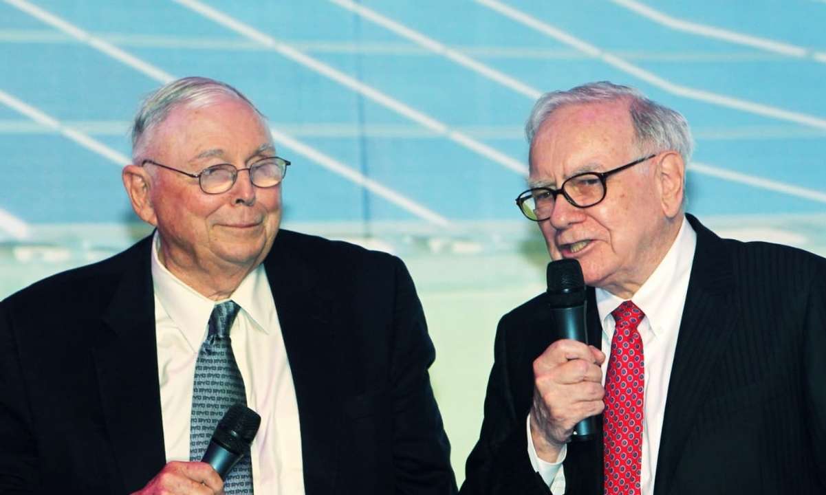 Charlie-munger-hates-the-bitcoin-success-as-warren-buffett-laments-neo-trading-platforms