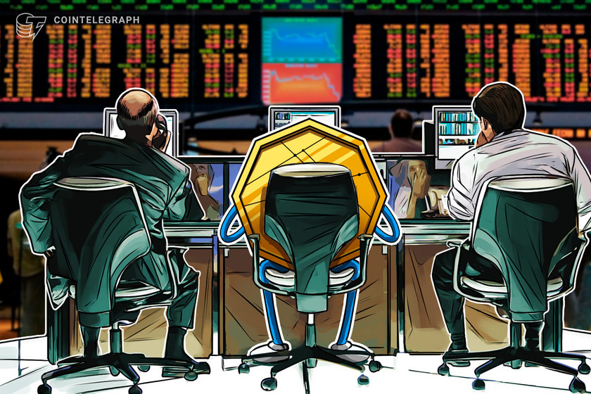 Pro-traders-buy-the-bitcoin-price-dip-while-retail-investors-chase-altcoins