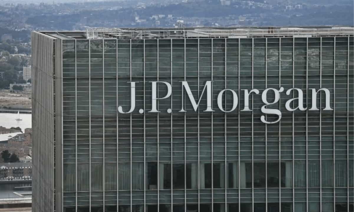 Jpm-survey:-30%-agree-with-warren-buffett-on-bitcoin-being-‘rat-poison’