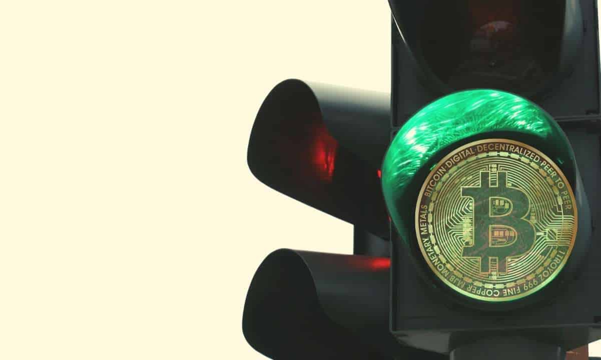 Green-weekend:-bitcoin-breaks-above-$33k,-up-15%-in-5-days