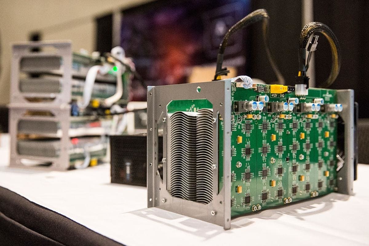 Bitcoin-miner-stronghold-upsizes-ipo-price-to-$19-per-share