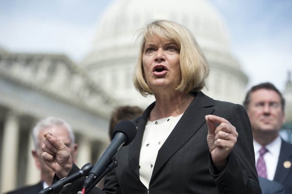 Pro-bitcoin-senator-cynthia-lummis-takes-aim-at-shib-and-other-memecoins