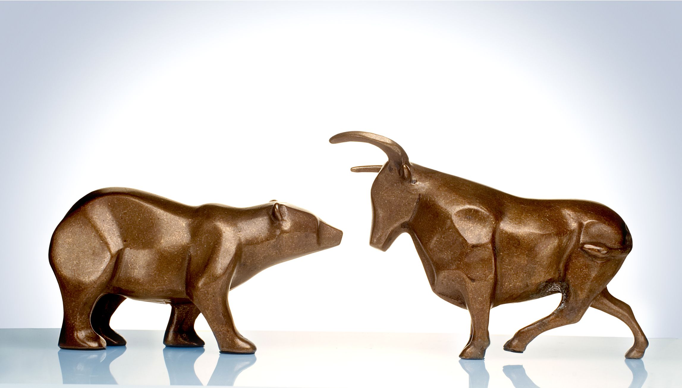 As-crypto-bulls-and-bears-abound,-who-should-you-believe?