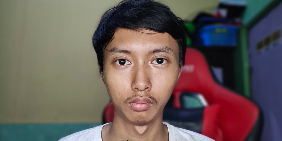 Indonesian-boy-ghozali-makes-bank-selling-a-thousand-selfies-as-nfts-on-opensea
