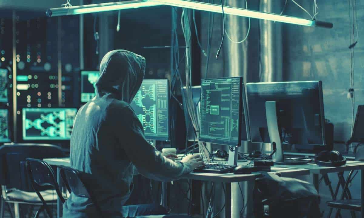 Hacker-targets-bored-ape-nft-holders-in-a-reported-opensea-exploit,-$750k-stolen