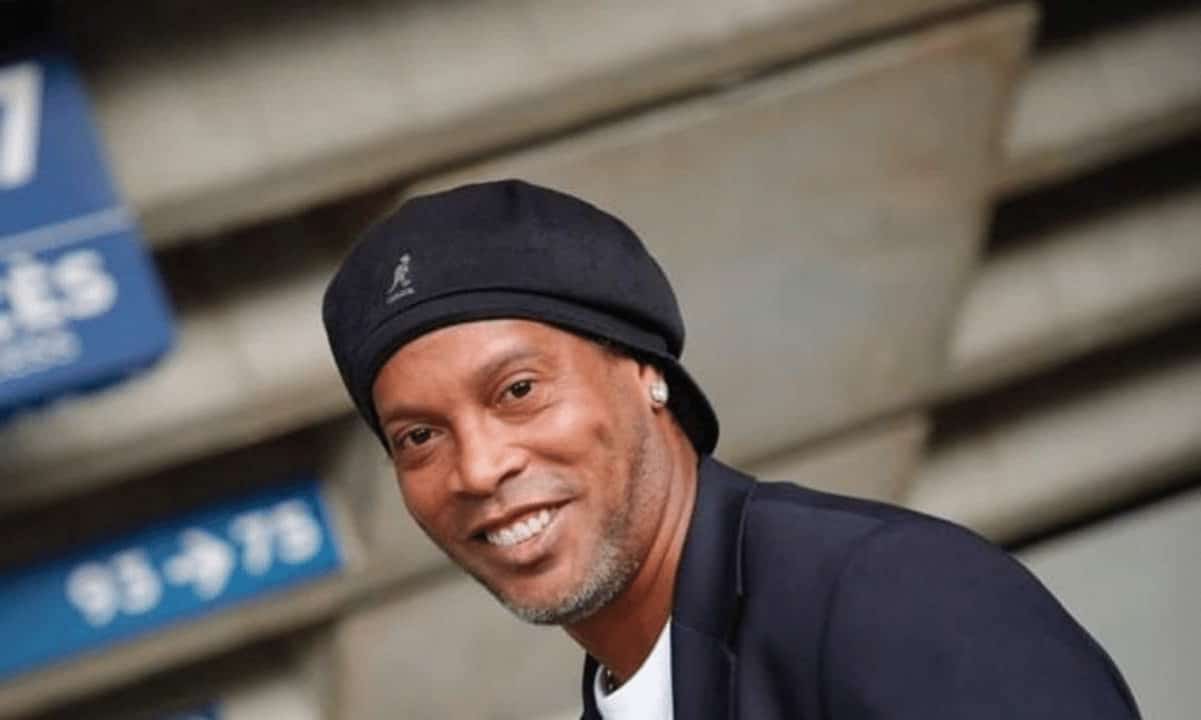 Soccer-legend-ronaldinho-dives-in-crypto-by-partnering-with-graph-blockchain
