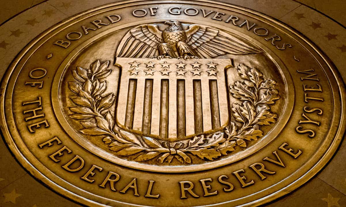 Federal-reserve-officials-prohibited-from-trading-bonds,-stocks,-and-cryptocurrencies