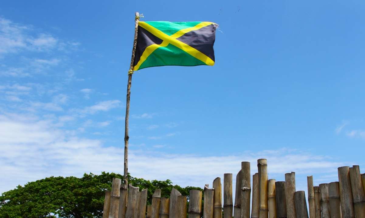 Jamaican-central-bank-plans-to-airdrop-$16-to-first-100-citizens-of-cbdc