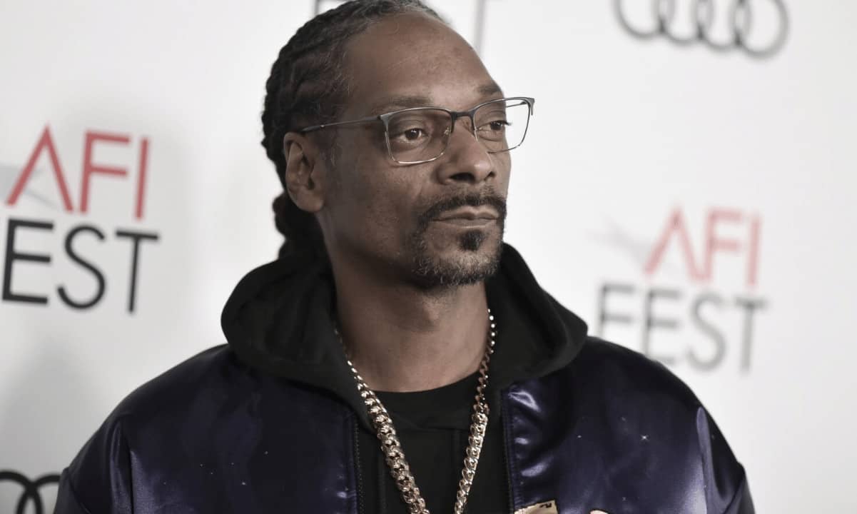 Snoop-dogg-brings-digital-weed-farms-to-the-metaverse