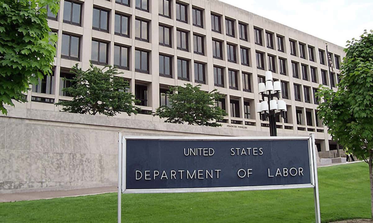 Labor-department-criticized-fidelity-incorporating-bitcoin-for-401(k)