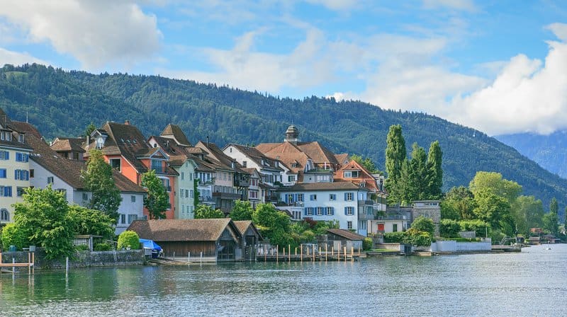 Swiss-exchange-relai-to-release-a-bitcoin-debit-card