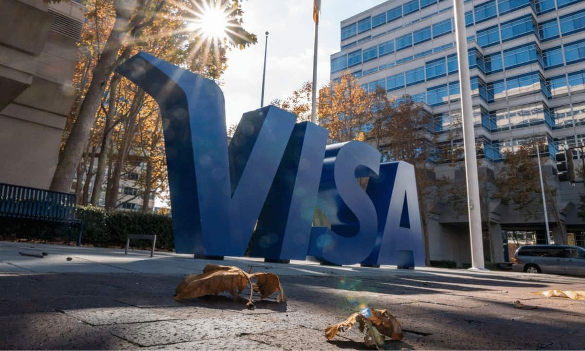 Visa-ceo-says-there’s-a-“meaningful”-future-for-stablecoins-and-cbdcs