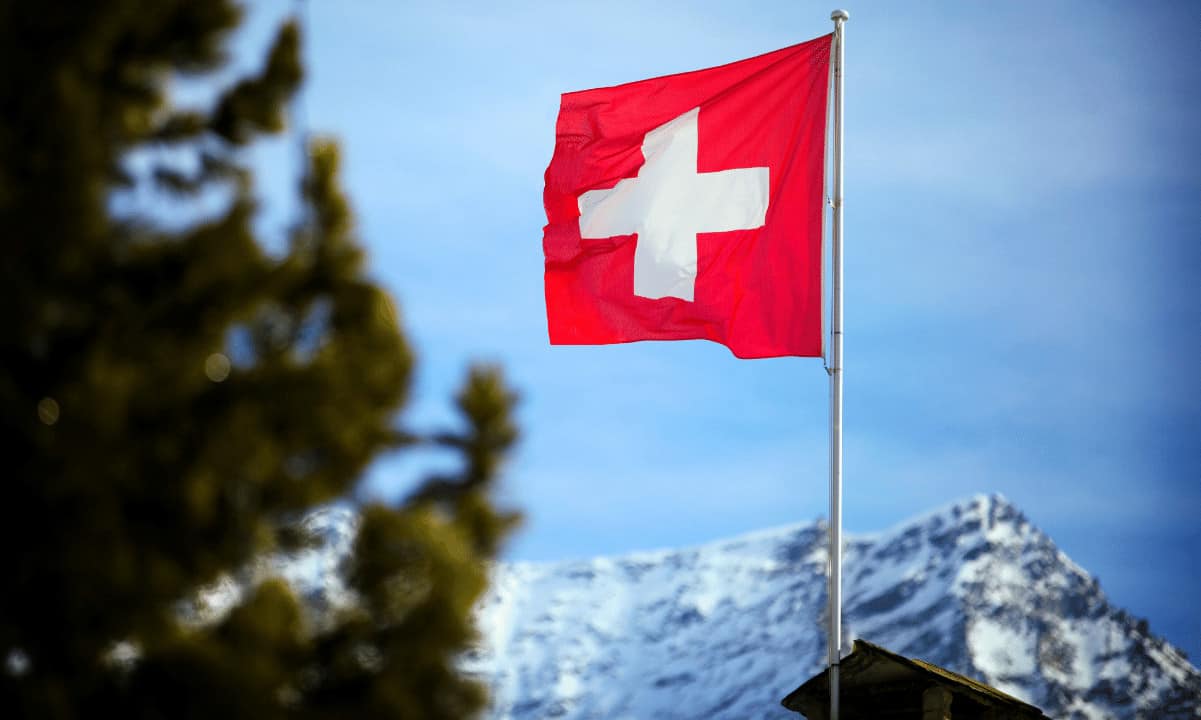 Crypto-firms-are-retreating-to-swiss-banks-after-industry-meltdown