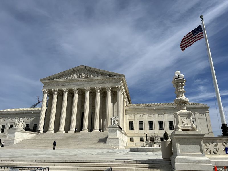 Coinbase-argues-an-arbitration-case-in-us.-supreme-court-as-crypto-makes-its-debut