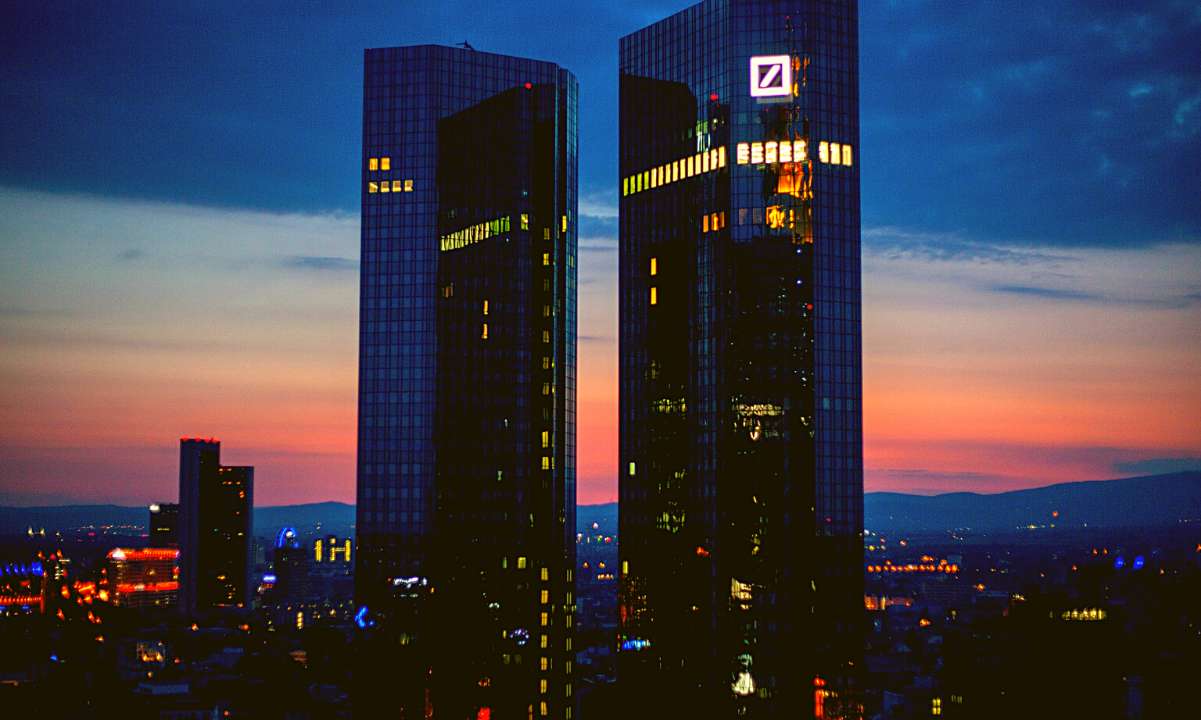 Deutsche-bank-shares-plunge,-default-insurance-soars-amid-more-banking-panic