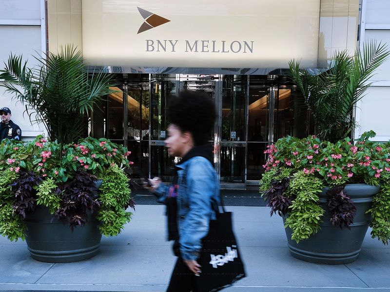 Bny-mellon-ceo-says-the-bank-is-going-‘incredibly-slow’-on-crypto