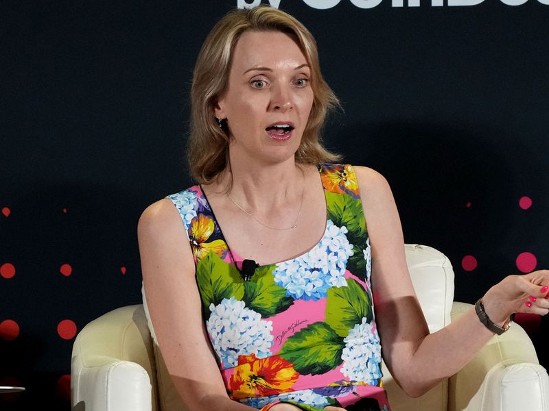 Crypto-industry-is-‘absolutely’-at-war-against-gensler,-warren,-blockchain-association-ceo-smith-says