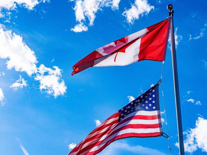 Coinbase-praises-canada’s-crypto-approach-as-us.-regulatory-pressure-intensifies