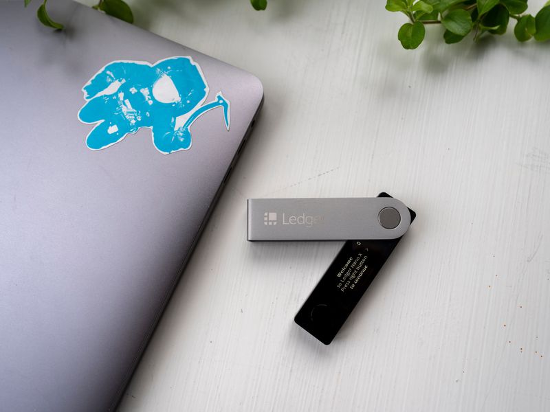 Is-ledger’s-new-bitcoin-key-recovery-feature-safe?-experts-have-doubts