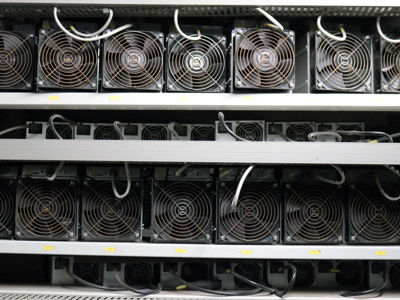 Cathedra-bitcoin-to-deploy-crypto-miners-at-360-mining’s-texas-site