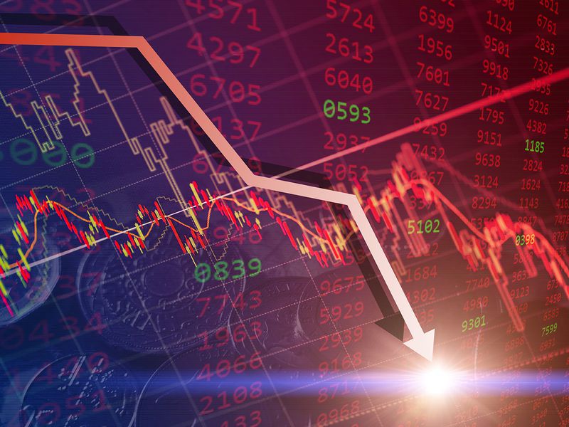 Bitcoin-drops-below-$30k-as-altcoins-tumble;-btc-dominance-reaches-26-month-high