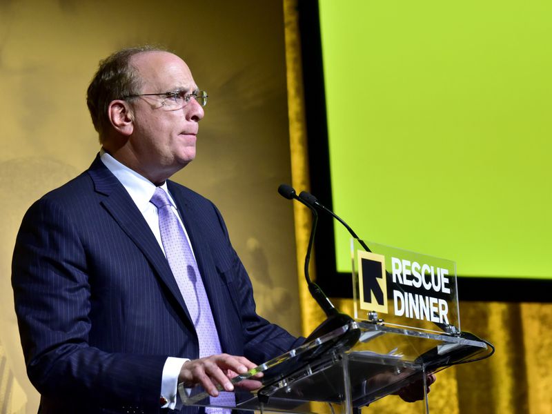 Blackrock-ceo-larry-fink-says-bitcoin-could-‘revolutionize-finance’