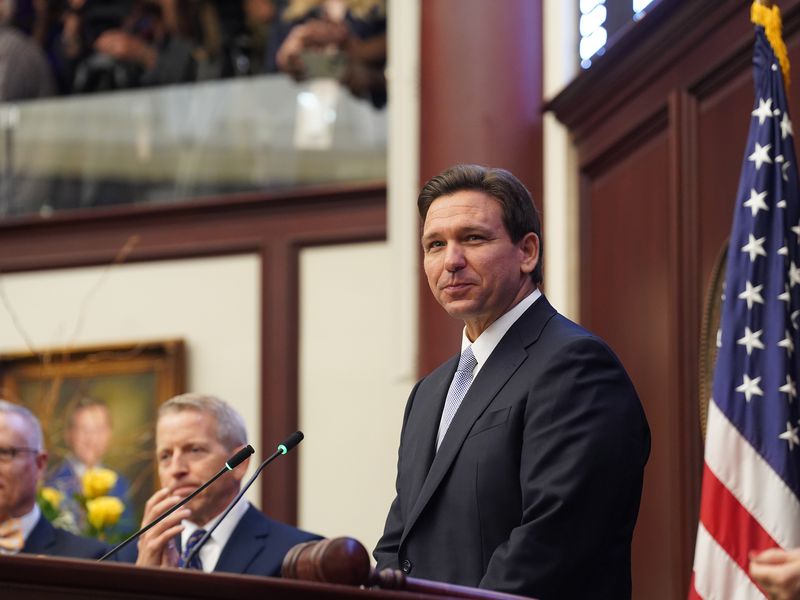 Desantis-accuses-biden-of-‘war-on-bitcoin,’-vows-to-stop-it-if-elected-president