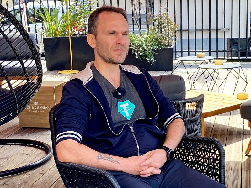 Tether-is-going-on-a-bitcoin-buying-spree,-but-it-should-be-holding-cash