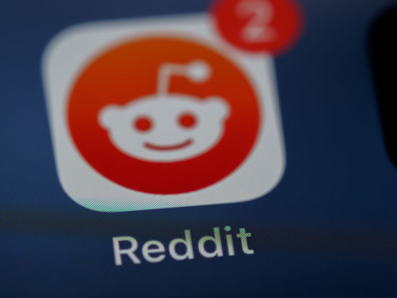 Reddit-community-tokens-moons-and-bricks-soar-50%-on-kraken-listing