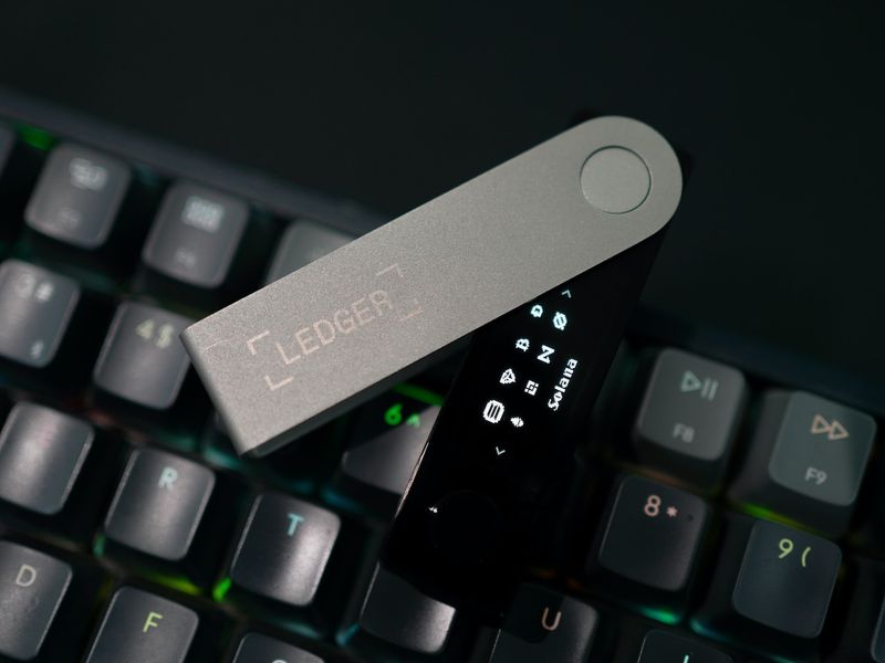 Crypto-wallet-maker-ledger-officially-rolls-out-‘recover,’-unleashing-fresh-round-of-snark