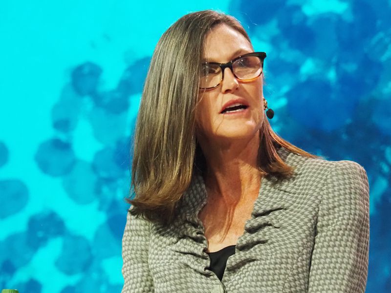 Cathie-wood’s-ark-sells-grayscale-bitcoin-trust-holdings,-coinbase-for-second-day