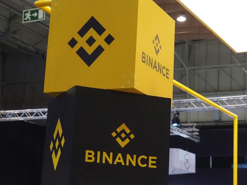 Binance-to-settle-charges-with-us.-doj,-source-says;-wsj-reports-ceo-to-step-down
