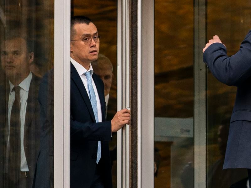 Binance’s-ex-ceo-cz-‘poses-a-serious-risk-of-flight,’-prosecutors-claim-in-asking-he-stay-in-us.